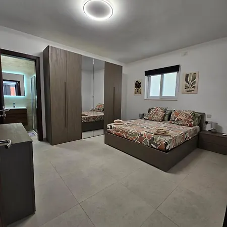Highly Finished Two Bedroom In St Pauls Bay * 세인트폴스베이