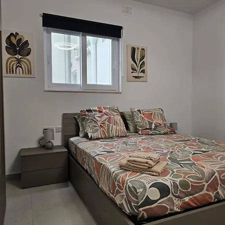아파트 Highly Finished Two Bedroom In St Pauls Bay 세인트폴스베이