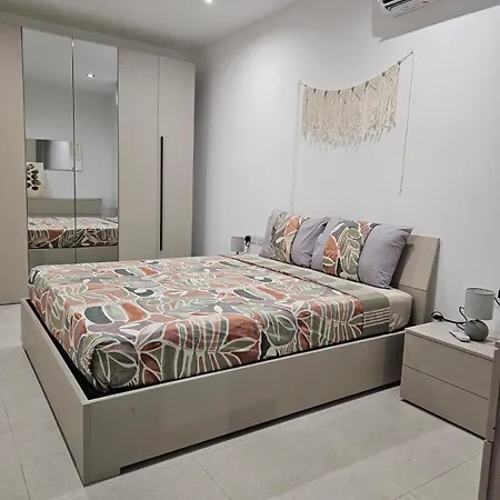 아파트 Highly Finished Two Bedroom In St Pauls Bay 세인트폴스베이